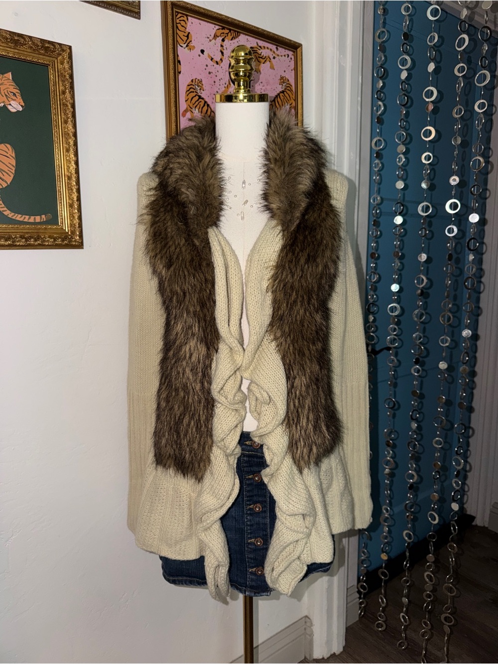 Vintage Y2K Cream Knit Open-Front Sweater with Faux Fur Collar